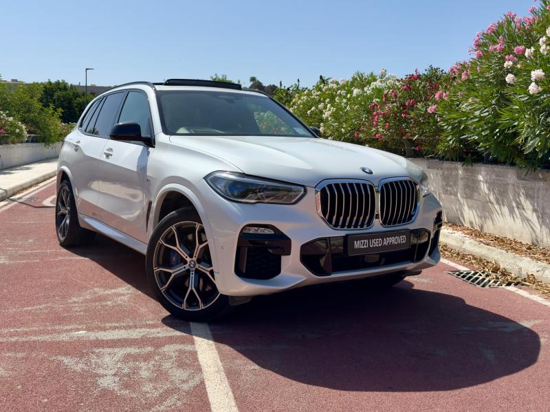 BMW X5 xDrive45e - (AQZ990)